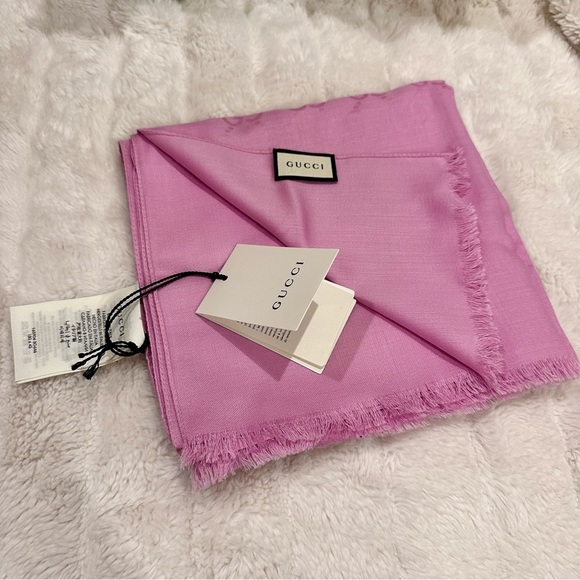 NWT! Gucci Pink Silk Wool Pashmina Scaf With Gift Box, Wrap, Bag and Mailing Box - Picture 6 of 10